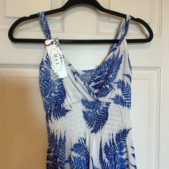 NWT Blue and White Leaf Print Ladies Summer Dress - Picture 3 of 7